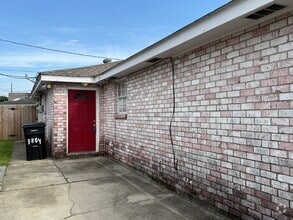 Building Photo - 3806 Shangri-La Dr