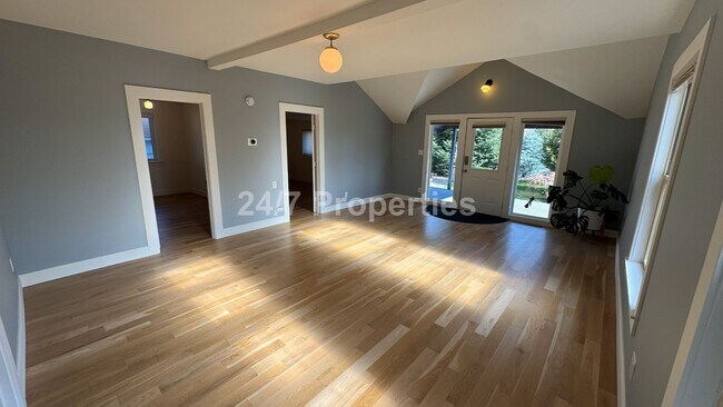 Foto del edificio - Charming Single-Level Home in Sought-After Roseway