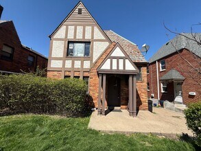 Building Photo - 3870 Beechwood Blvd