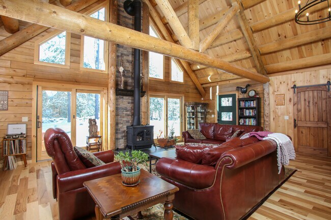 Foto del edificio - 320 Lakeshore Dr