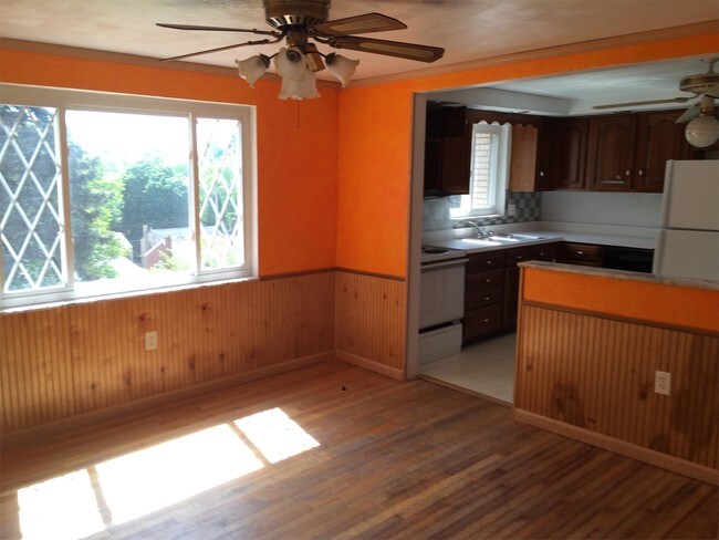 Building Photo - 2278 Parklyn St