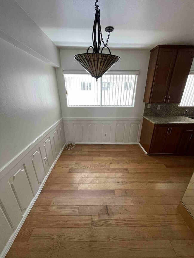 Building Photo - LARGE ENCINO SPA CONDO!