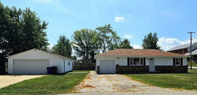 Building Photo - 4315 E Du Frain Ave