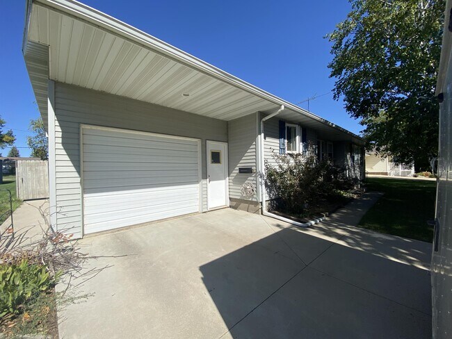 Foto del edificio - 406 Redbird Ave