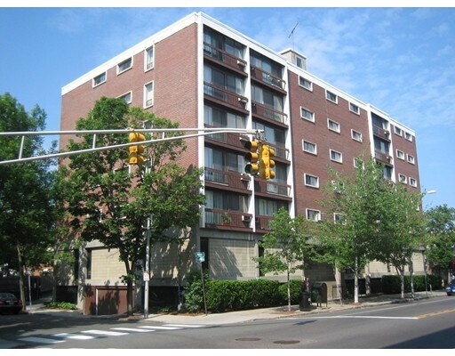Building Photo - 1643 Cambridge St