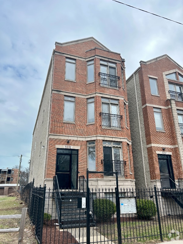 Building Photo - 5331 S Calumet Ave