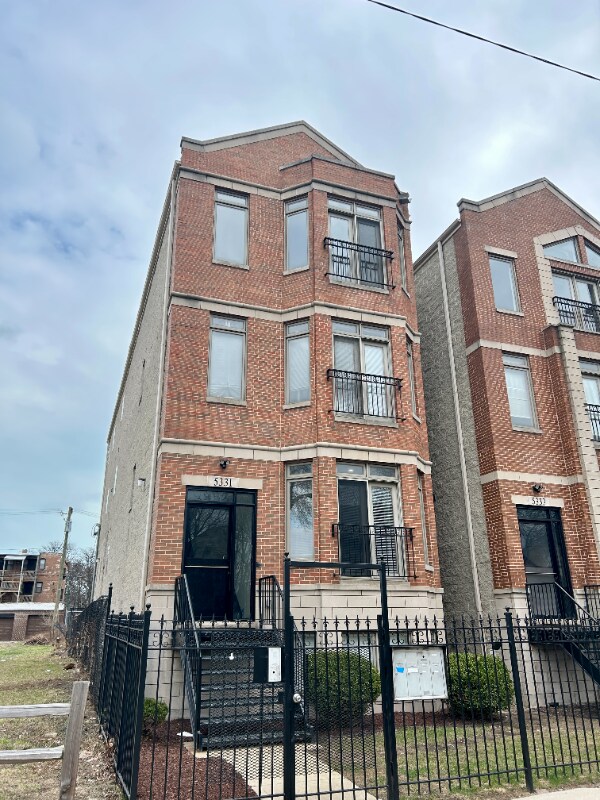 Primary Photo - 5331 S Calumet Ave