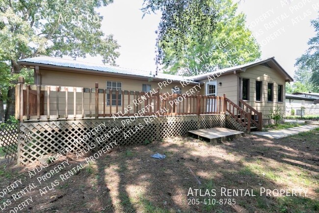 Building Photo - Stunning 4-Bedroom Home with Gourmet Kitch...