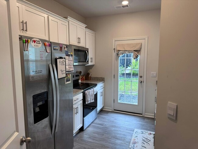 Building Photo - 285 Moyer Dr
