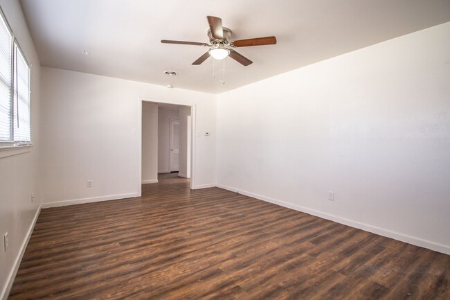 Foto del edificio - Central Lubbock  2 Bed 2 Bath Home