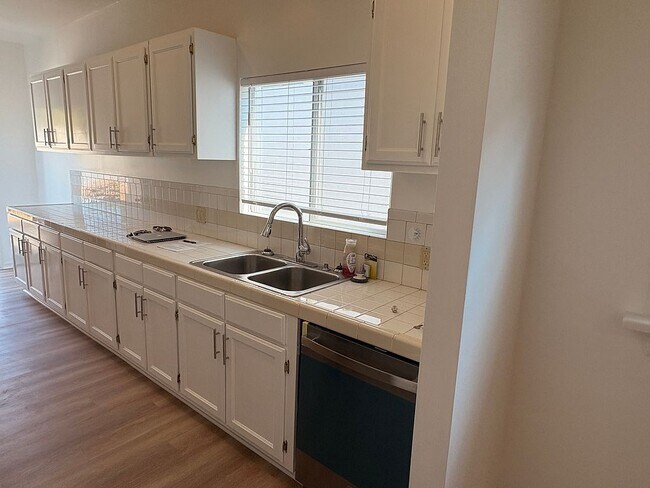 Large kitchen - 1631 1/2 Morton Ave