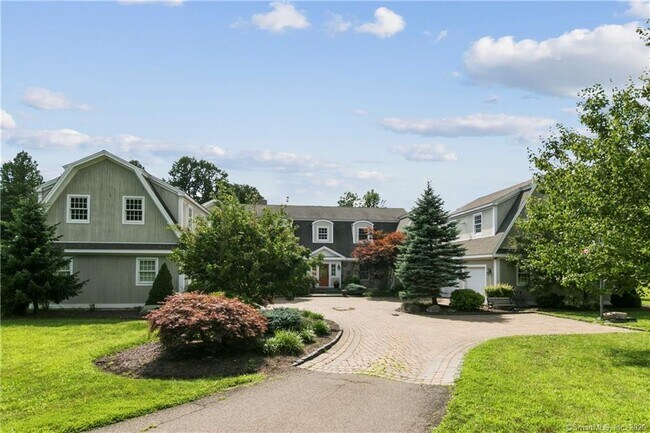 Foto del edificio - 92 Parker Hill Rd