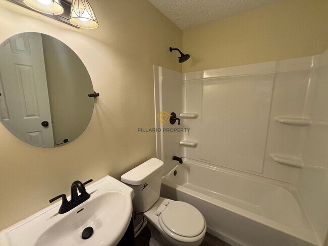Foto del edificio - 5302 E Hill Dr