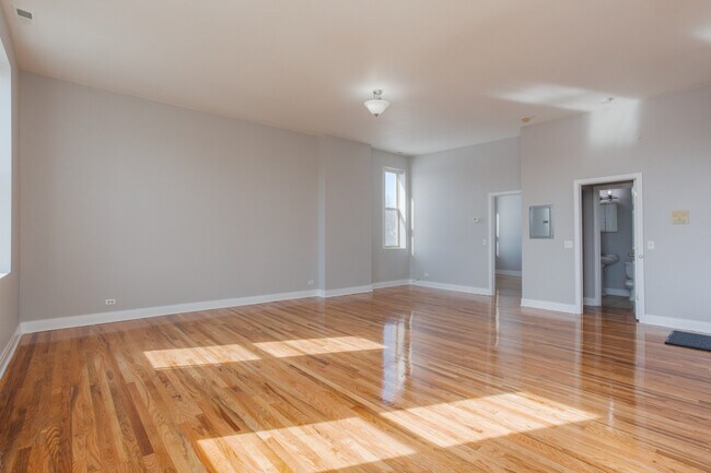 Foto del edificio - 2002 W Chicago Ave