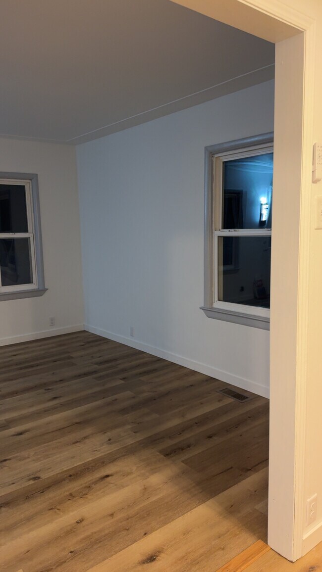 Sala de estar - 7791 Whitehall Rd