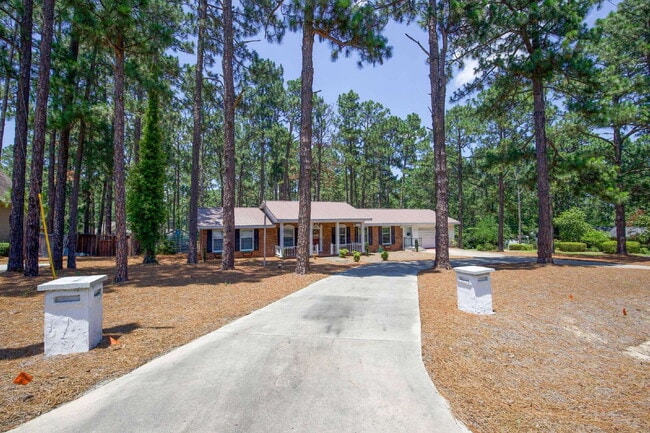 Building Photo - Retro Ranch only minutes from downtown Sou...