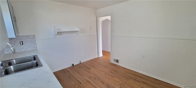 Foto del edificio - 3553 Sherwood Ave