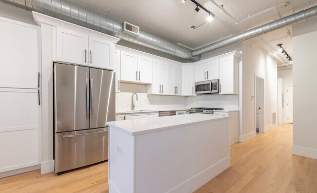 Kitchen - 1000 W Adams St