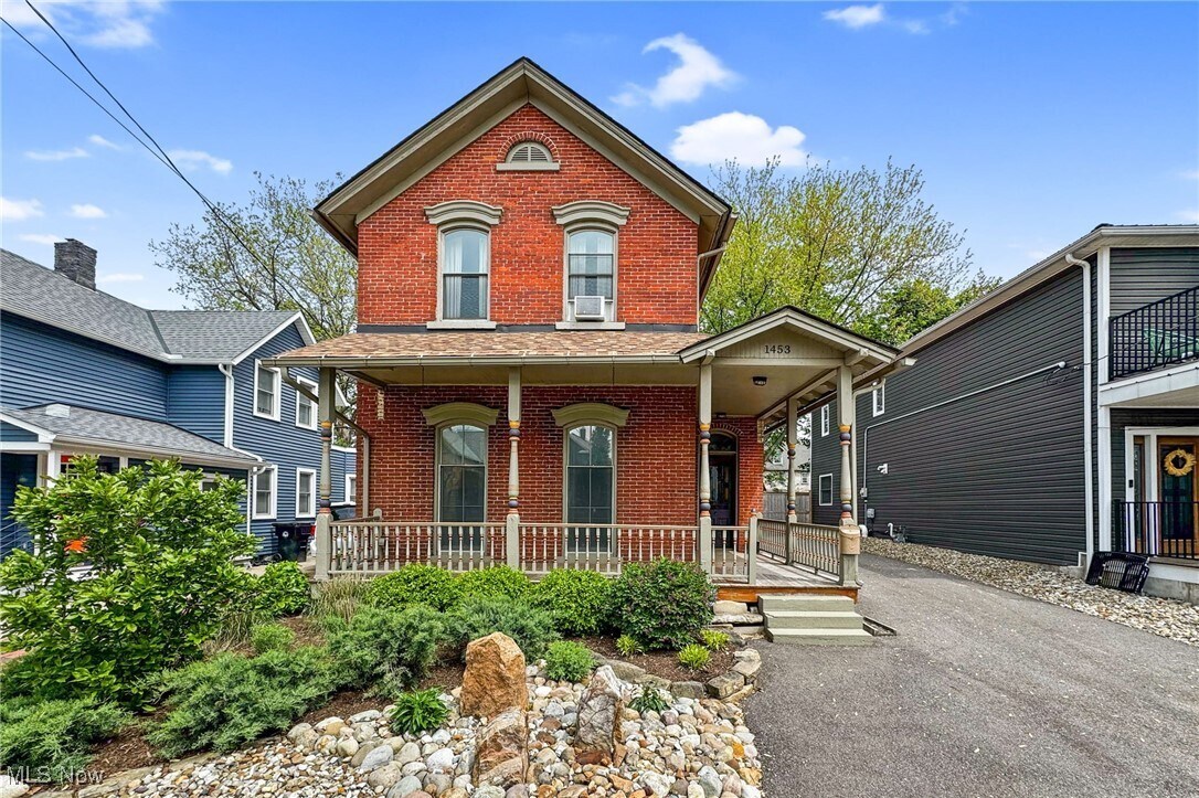 Primary Photo - 1453 W 52nd St