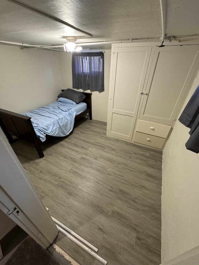 Building Photo - 266 E 200 S