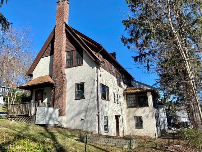 Building Photo - 3 br, 1.5 bath House - 13 St Elmo Rd
