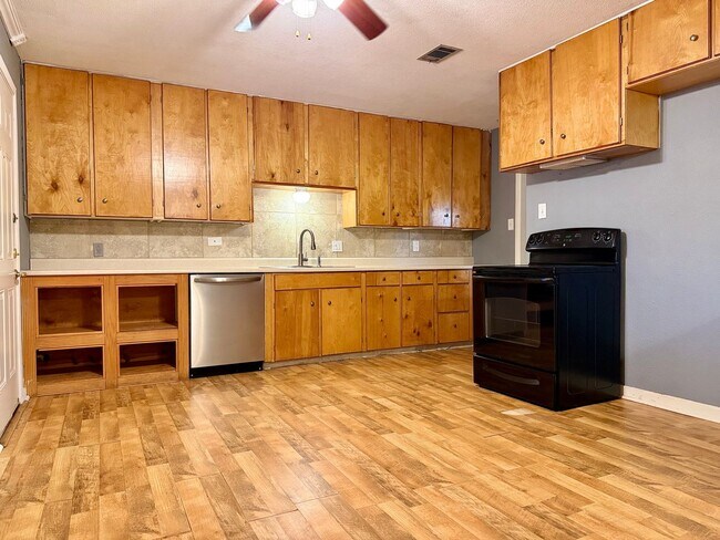 Building Photo - For Rent