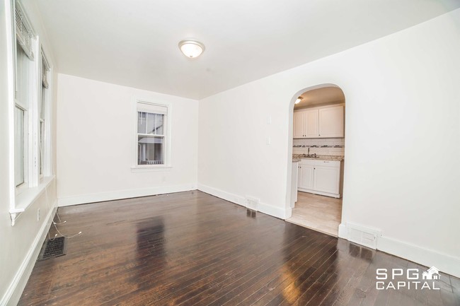 Building Photo - 40 E Hanover St