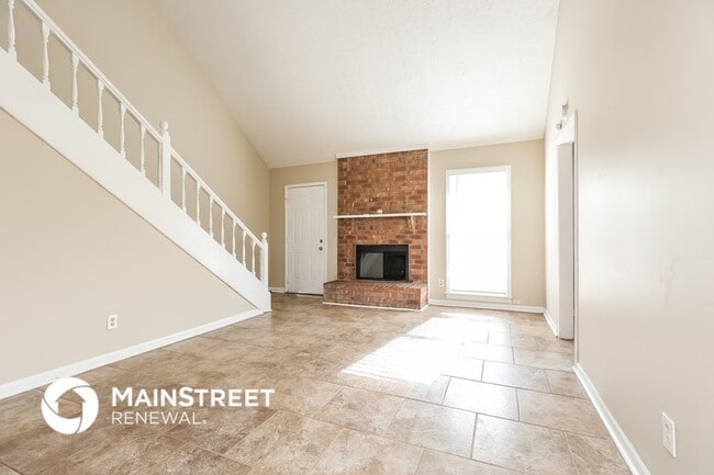 Building Photo - 305 Short Ct