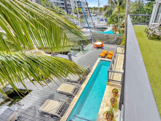 Foto del edificio - 320 Hendricks Isle