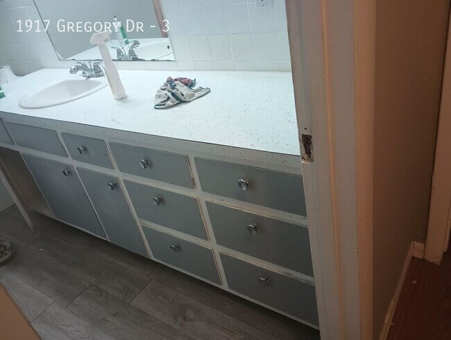 Foto del edificio - 1917 Gregory Dr