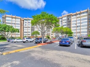 Building Photo - 1000 St Charles Pl