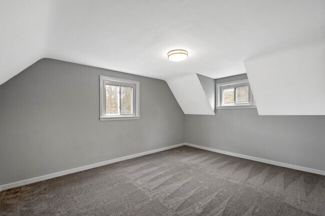 Foto del edificio - Stunning 3 bedroom home in Penn Hills available April 1st!