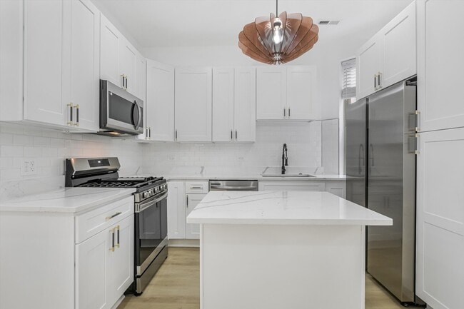Building Photo - 1114 N Wolcott Ave