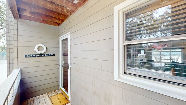 Foto del edificio - 9816 Emerald Point Dr