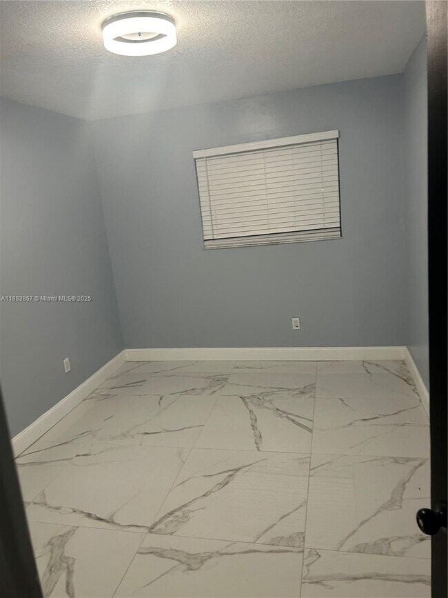 Foto del edificio - 15775 N Miami Ave