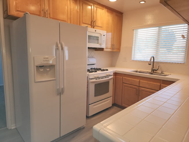 Building Photo - 24613 Falena Ave