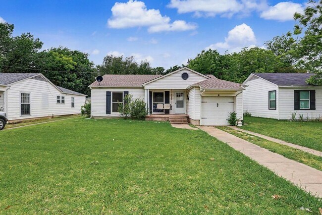 Foto del edificio - Charming 3-Bedroom Home in Sherman Available NOW!