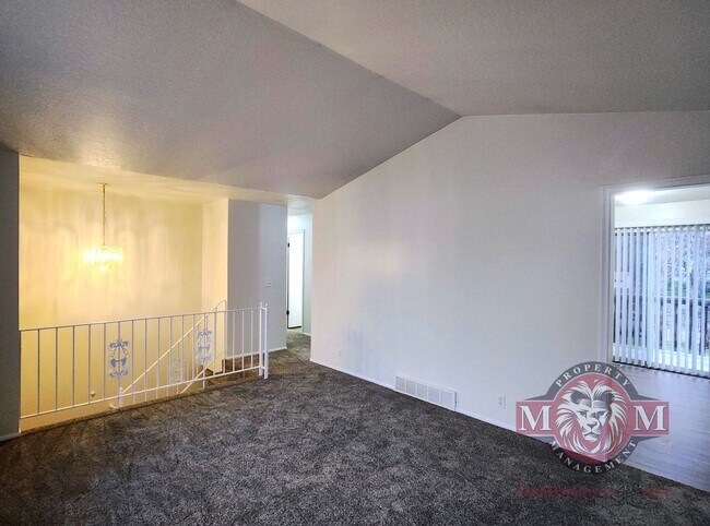 Foto del edificio - Beautiful Remodeled 4 Bd 2 Bath Home