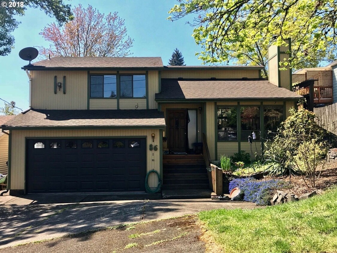 Foto principal - 3 bedroom South Eugene Home