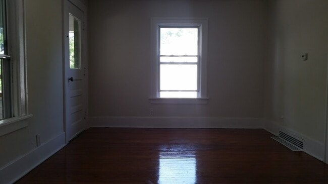 Building Photo - 208 E Russell St