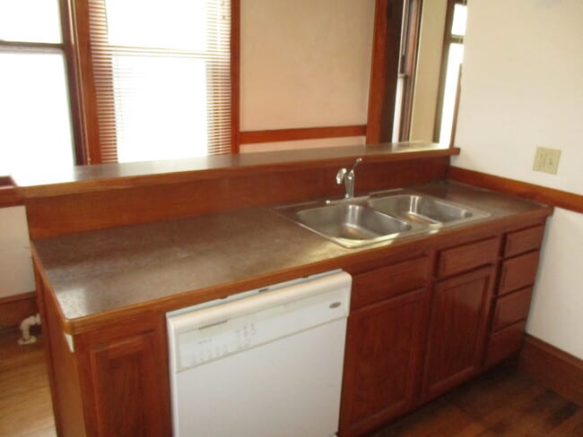 dishwasher - 3227 29th Ave S
