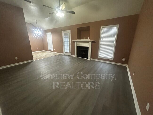 Foto del edificio - 100 Long Meadow Dr