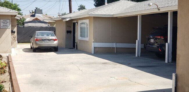 Foto del edificio - 3359 1/2 Sequoia Drive