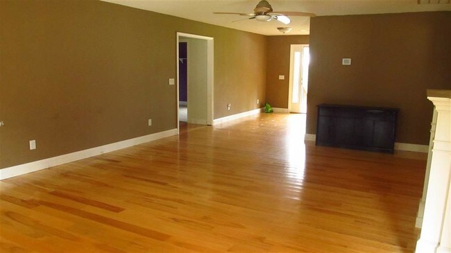 Building Photo - 551 Good Life Way