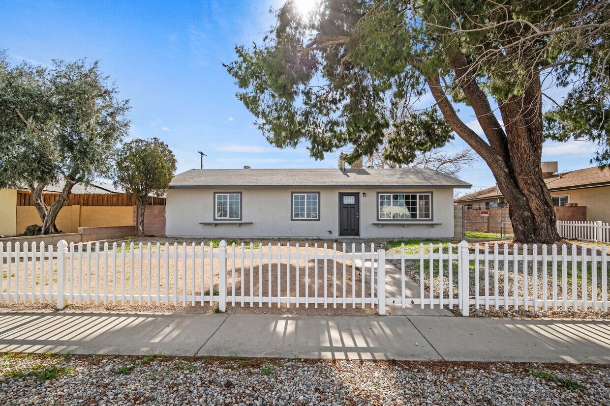 Primary Photo - 2156 E Avenue Q