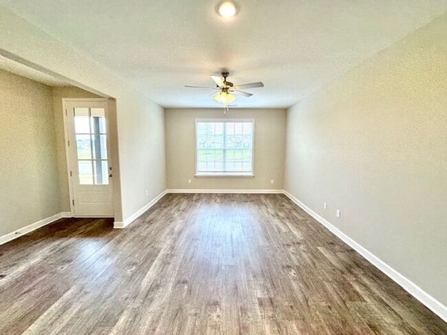 Building Photo - Now Leasing a 4-Bedroom 2.5 Bath Home in S...