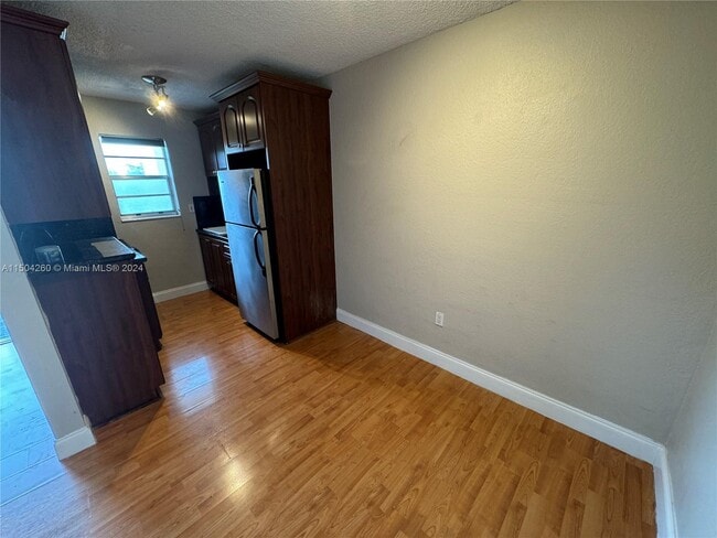 Building Photo - 427 Santander Ave