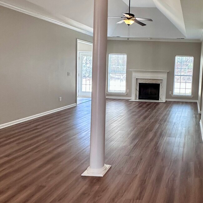 Foto del edificio - 384 Savannah Cir