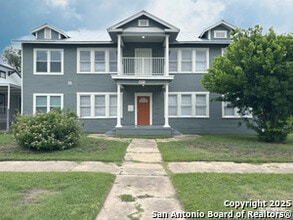 Building Photo - 805 W Summit Ave.