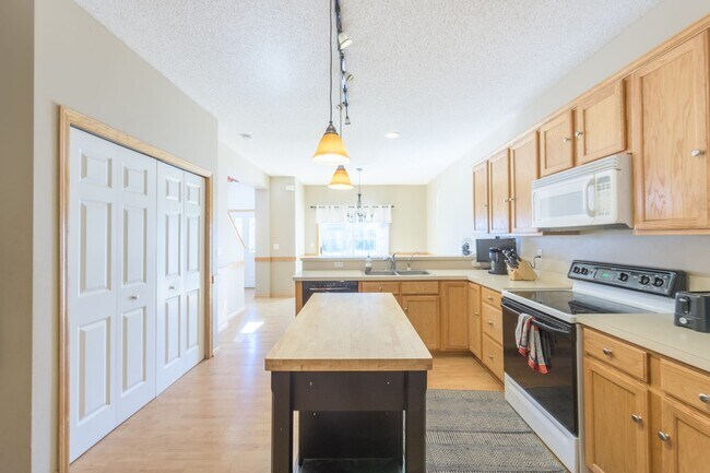 Foto del edificio - Awesome 2 bed townhouse in plymouth!